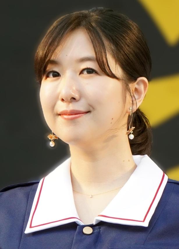 「プリクラみたいでエモい」茅野愛衣、雨宮天ら「このすば」キャストたちとの仲良しオフショットにコメント続々