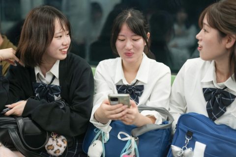 高校は公立のほうが安いと思っていましたが、「公立は塾代がかかるから、私立に通わせたほうが結果的に安く済むこともある」と聞きました。実際、トータルの教育費はどれくらいの差があるのでしょうか？