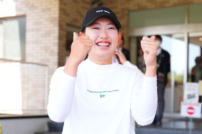 24歳の荒川怜郁が逆転ステップ初V徳永歩2位