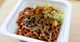 【オールスターカップ焼きそば】連載300回記念！人気カップ焼きそばの素材を集結させ究極のカップ焼きそばが大完成！＜野島慎一郎のバカレシピ＞
