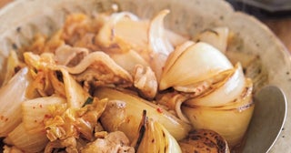 玉ねぎと豚肉のアレンジおかず！「お好み焼き風炒め」と「キムチ焼き煮込み」