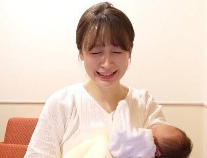第一子出産の藤井サチさん「頑張ったね、一緒に」生まれたての我が子を抱いて動画で報告