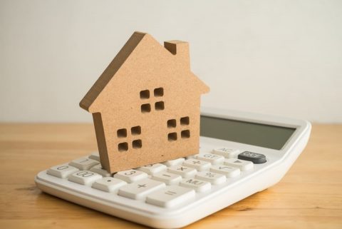 両親は長年“都営住宅”で暮らしています。父が間もなく定年を迎え、退職一時金「600万円」を受け取る予定ですが、一時的な収入でも都営住宅の入居資格に影響するのでしょうか？