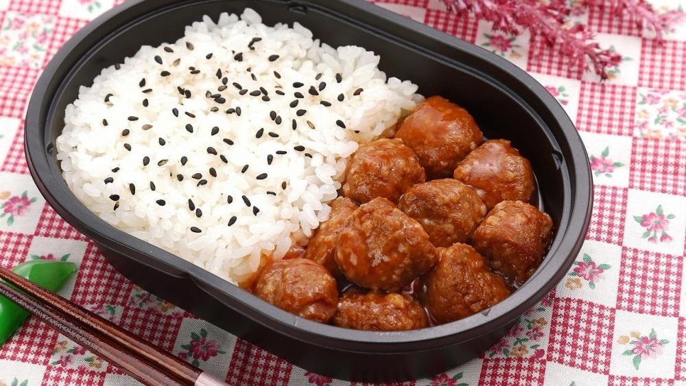 ローソンストア100の&quot;だけ弁当&quot;シリーズ「イシイのミートボール」は夢あるわ...。