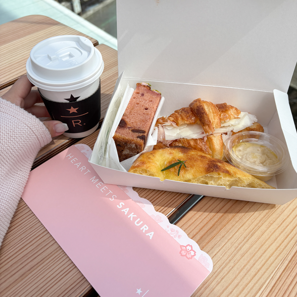桜を特等席で楽しめる「ロースタリー 東京」のSAKURAピクニックプランがお得すぎた！グッズ付きでうれしい〜