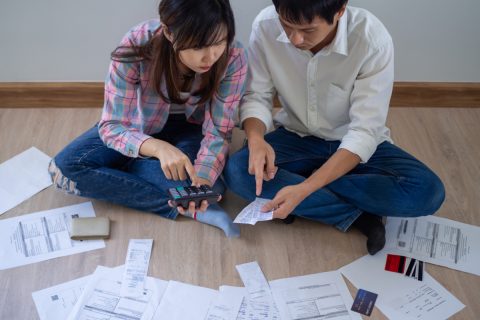 5泊7日の海外旅行から帰国後、夫のスマホに通信料「10万円超」の請求が！ 「Wi-Fiしか使っていない」と言いますが、支払うしかないのでしょうか…？