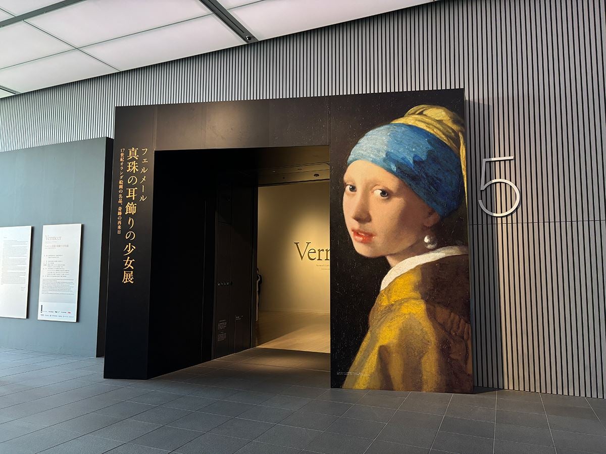 【展示レポート】『フェルメール《真珠の耳飾りの少女》展』青の回廊の向こうで待つ、無垢な少女のまなざし