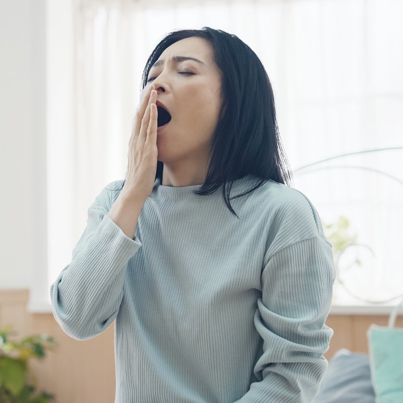 約8割が寝不足で"ヒヤリ"経験！寝不足や眠気の原因は1位は「夜更かし・スマホ使用」