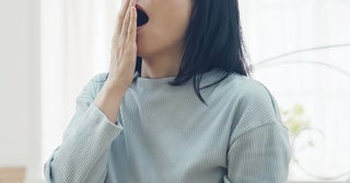 約8割が寝不足で"ヒヤリ"経験！寝不足や眠気の原因は1位は「夜更かし・スマホ使用」