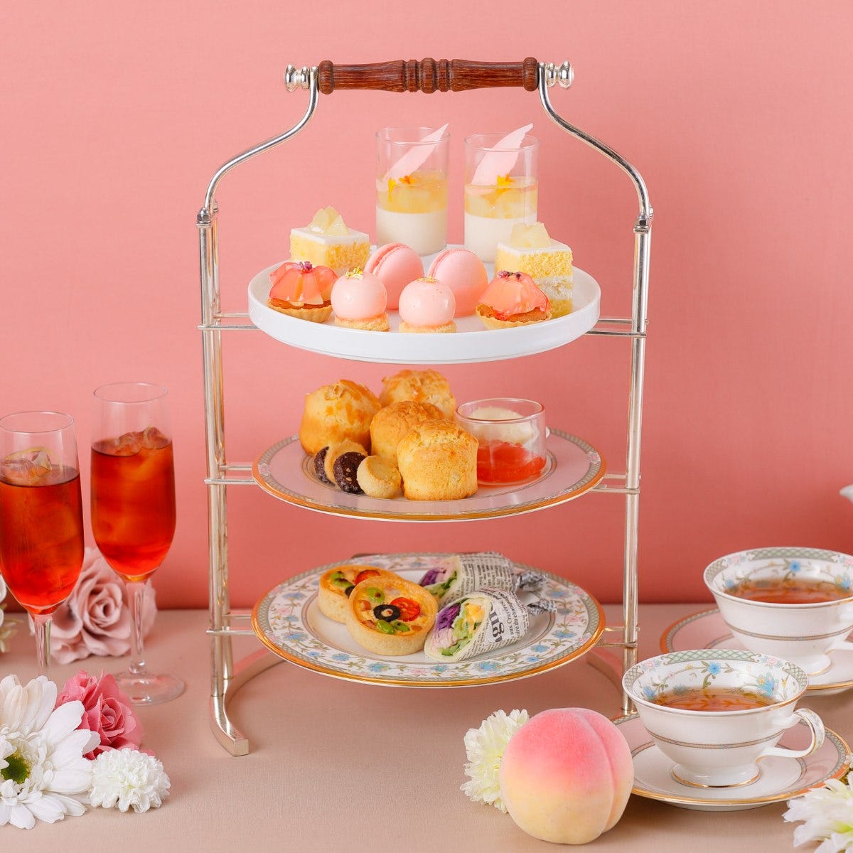 名古屋東急ホテルのピーチアフタヌーンティー。桃尽くしのスイーツ＆ピーチティーと彩り豊かなセイボリーは夏にぴったり！
