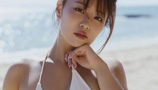 声優・井口裕香、「まるっ！むちっ！むにっ！」で魅せる白水着カット公開！ 写真集タイトルは『MORE MORE MORE』に