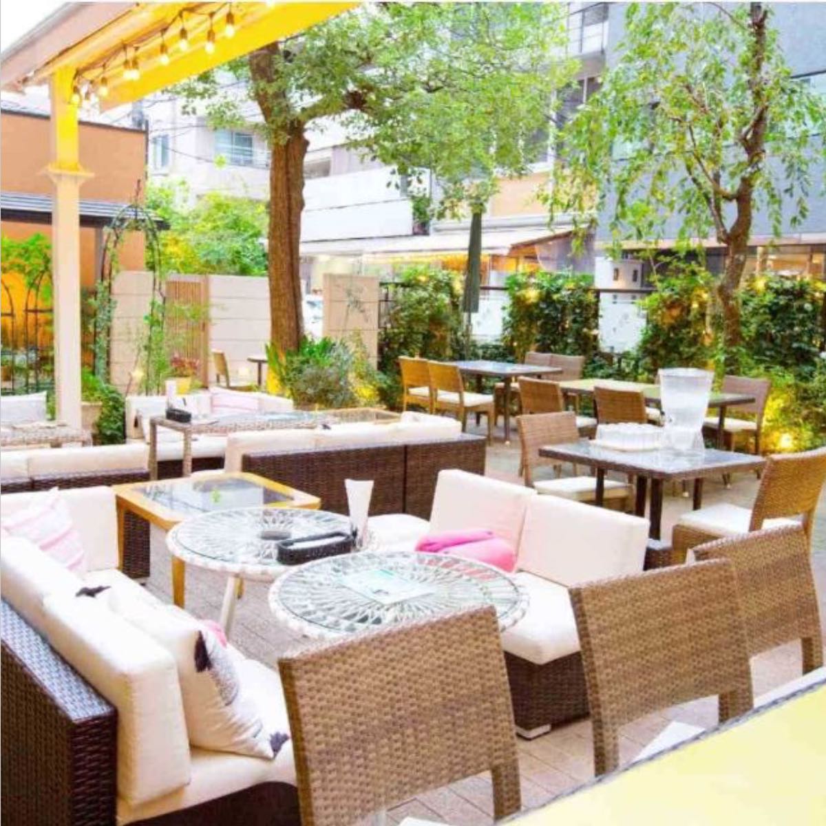 新宿で昼飲み！ゆったり楽しめるレストラン10選。3時間飲み放題や開放的なテラス席、おしゃれ空間も