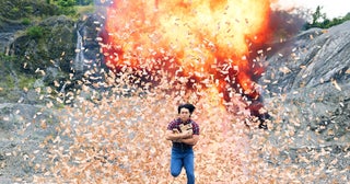 鈴鹿央士主演「藁にもすがる獣たち」怪力男・青木マッチョが東映のお家芸、お札“大爆破”を敢行！CG一切なしの特別映像