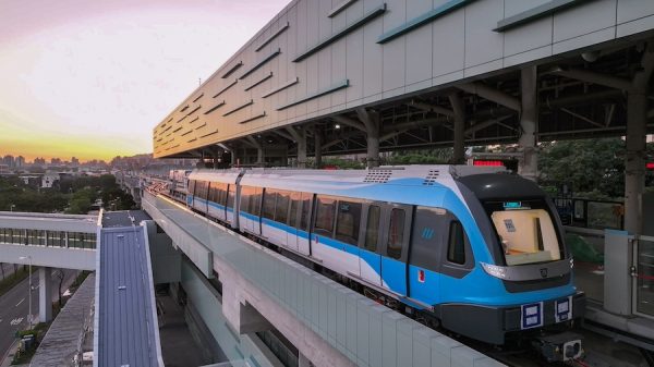 台湾・新北メトロ三鶯線が開業日立製車両で自動運転、8月31日まで全区間無料