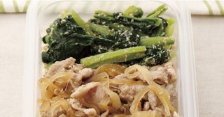 豚こまの甘辛煮と小松菜のごまあえが好相性の「豚丼弁当」