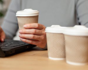“コーヒー断ち”のX投稿が大きな反響。「適量」を守らず、コーヒーを“飲みすぎる人”がハマる落とし穴とは