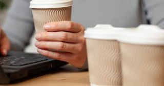 “コーヒー断ち”のX投稿が大きな反響。「適量」を守らず、コーヒーを“飲みすぎる人”がハマる落とし穴とは