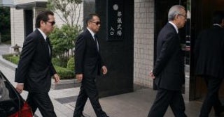 義父の葬式に次々とやってくる“強面の男”たち…「隠しててごめん」妻が明かした義父の正体とは？／葬儀に関するトラブル相談はどれくらいあるのか調べてみた