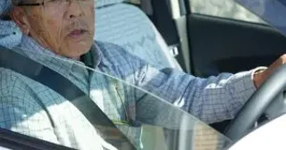 高速道路で“軽自動車を煽り続ける”70代の老人。まさかの言い分に唖然…――仰天ニュース特報