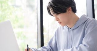 読書感想文や入試試験で「AIを使う」子どもが増加。「小中学生は使用禁止にしないと」東大卒業生が恐れる未来とは