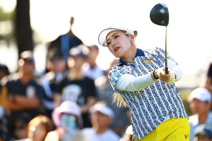 ＜速報＞“全英女王組”が後半へ桑木志帆は3連続バーディなどで首位